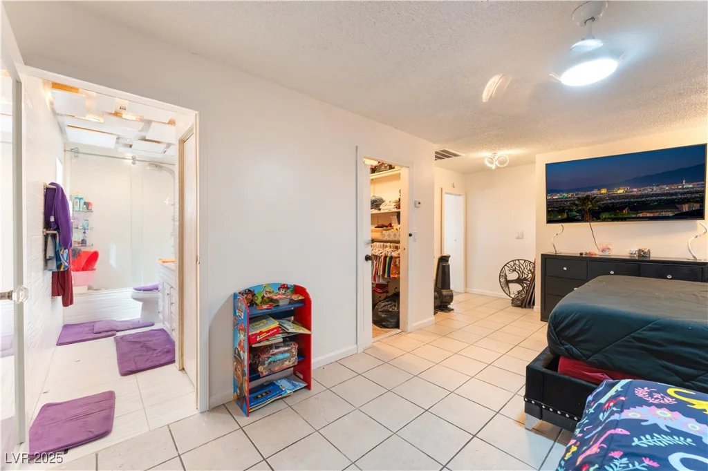 4775 New York, Las Vegas, NV 89104