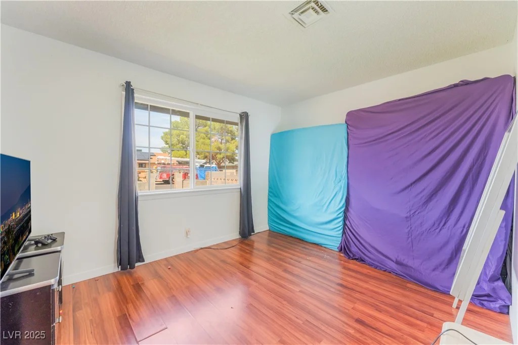 4775 New York, Las Vegas, NV 89104