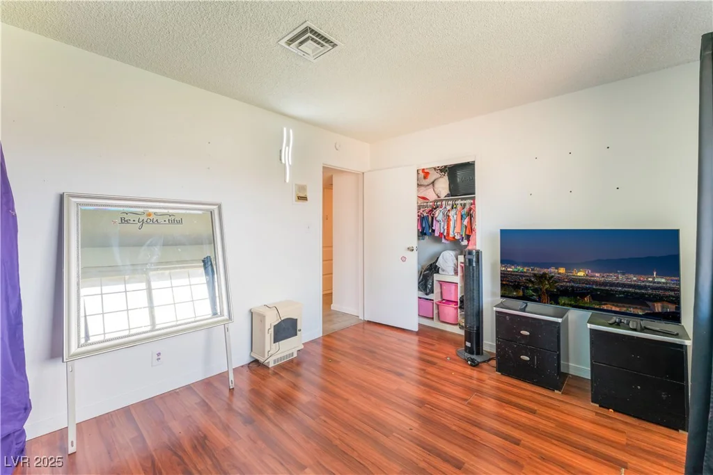 4775 New York, Las Vegas, NV 89104