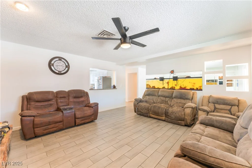 4775 New York, Las Vegas, NV 89104