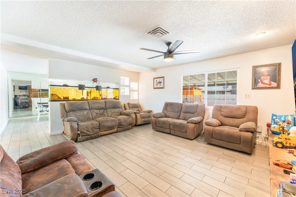 4775 New York, Las Vegas, NV 89104
