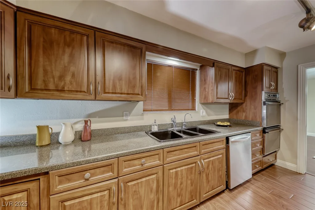 3001 Colanthe, Las Vegas, NV 89102