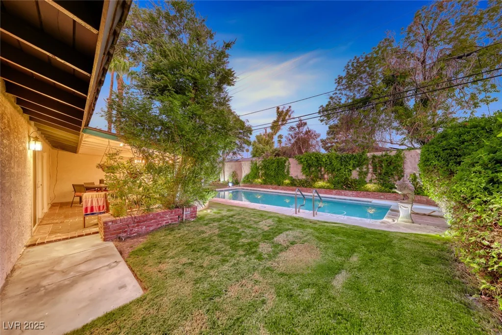 3001 Colanthe, Las Vegas, NV 89102