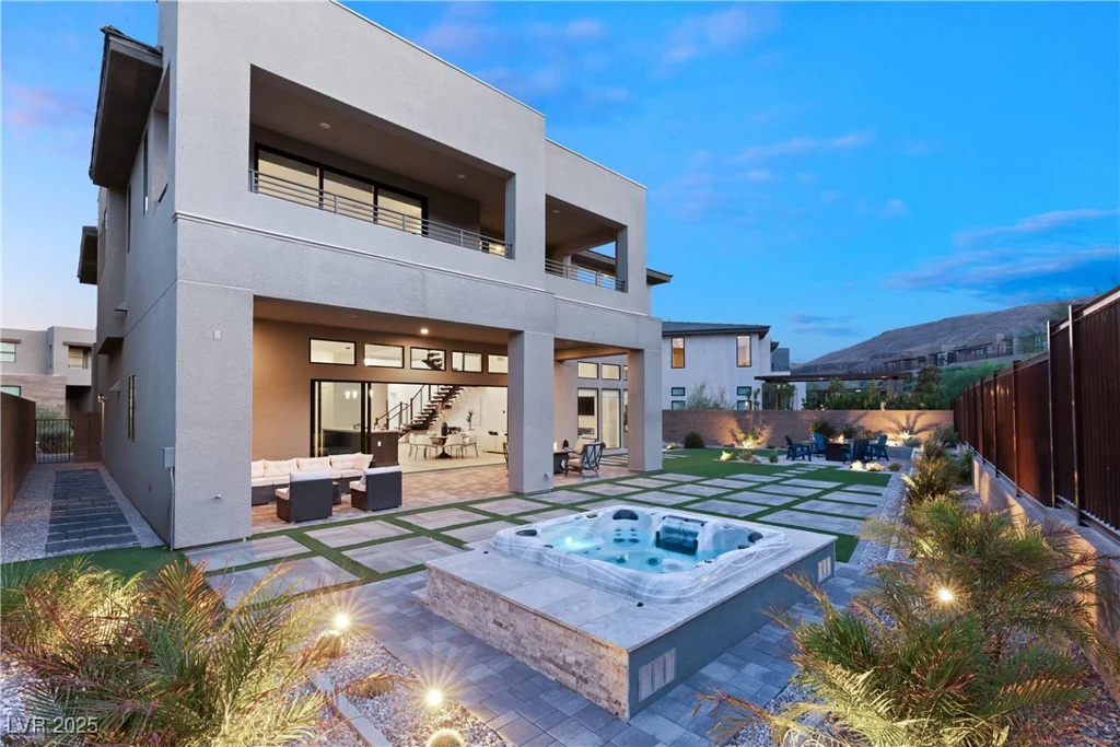 5219 Iron River, Las Vegas, NV 89135