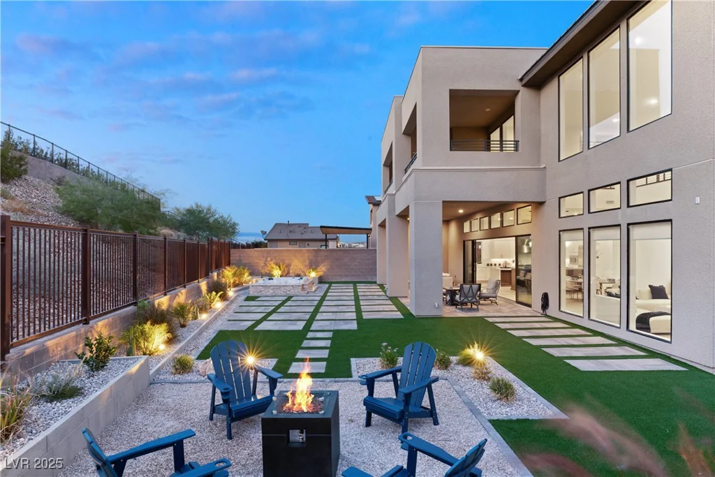 5219 Iron River, Las Vegas, NV 89135