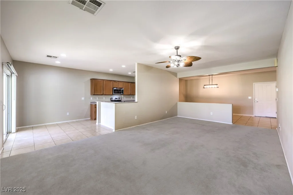 7649 Broadwing, North Las Vegas, NV 89084