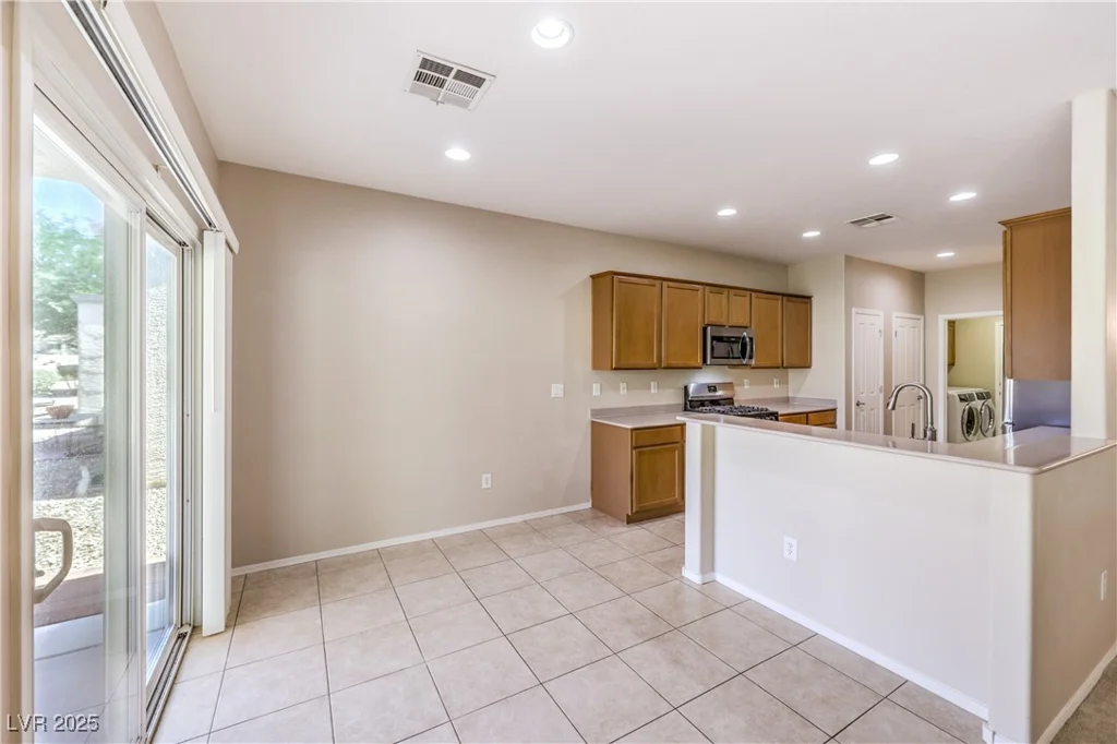 7649 Broadwing, North Las Vegas, NV 89084