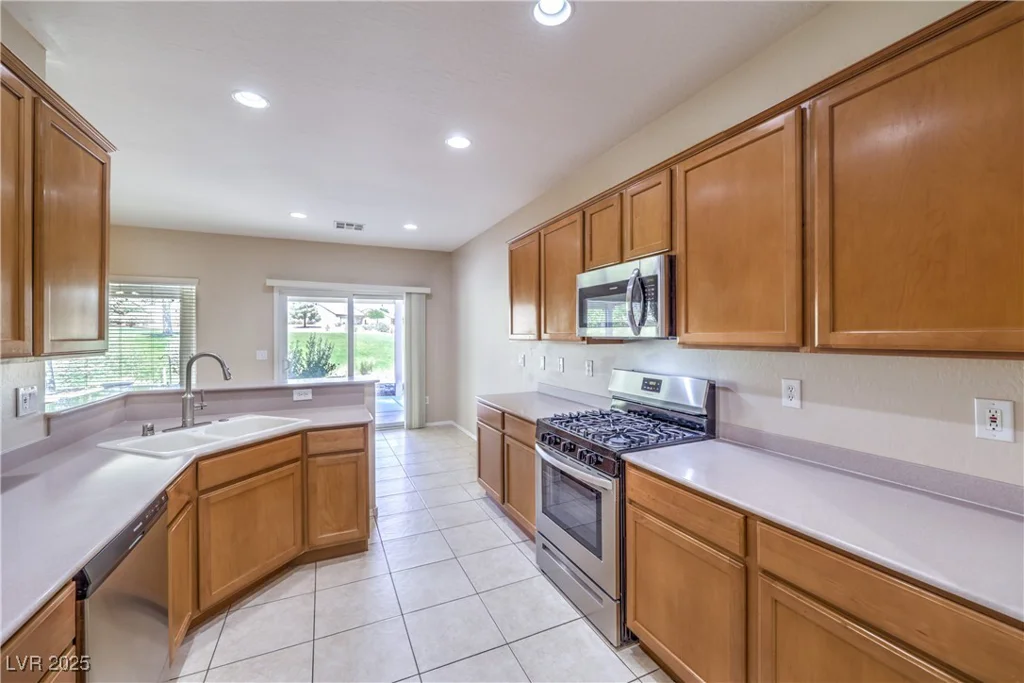 7649 Broadwing, North Las Vegas, NV 89084
