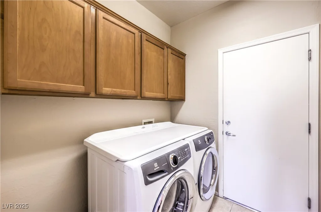 7649 Broadwing, North Las Vegas, NV 89084