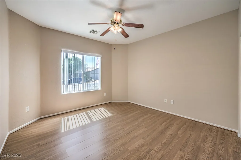 7649 Broadwing, North Las Vegas, NV 89084
