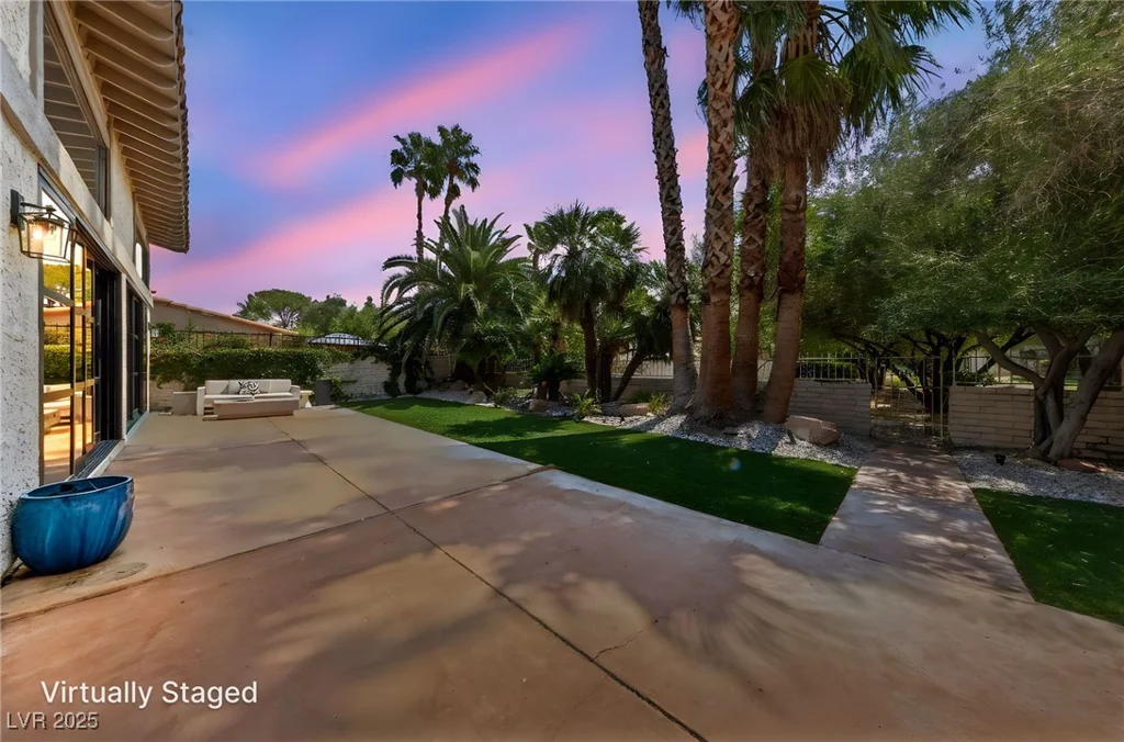 3021 Plaza De Monte, Las Vegas, NV 89102