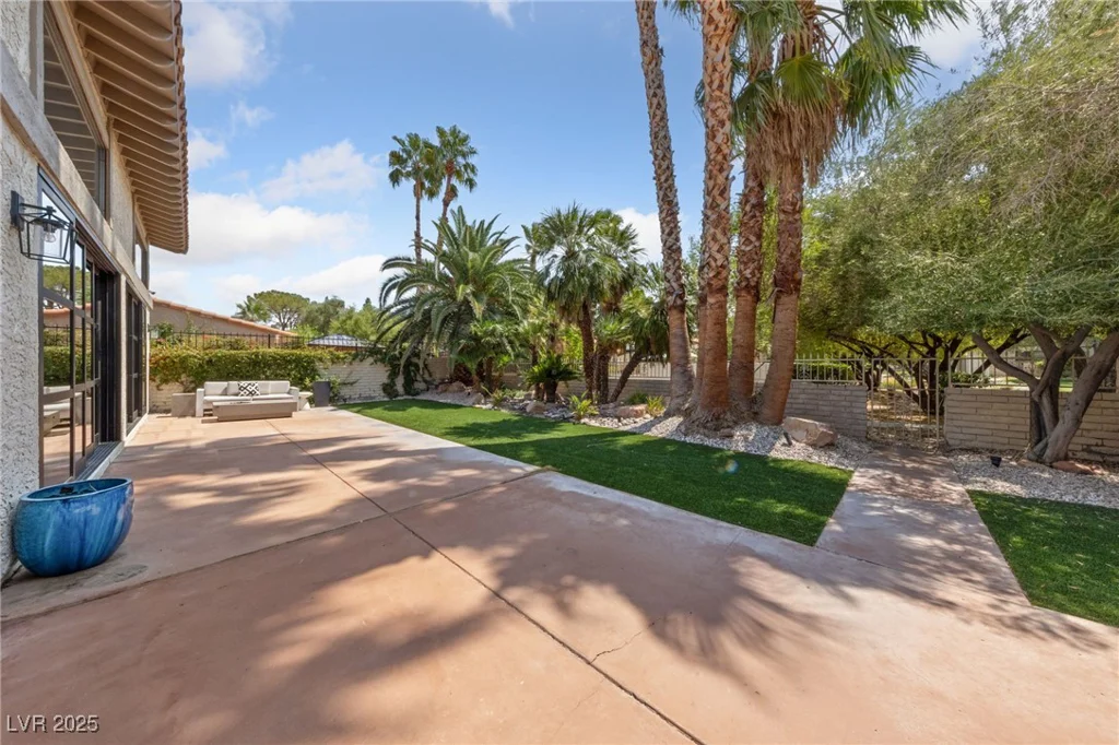 3021 Plaza De Monte, Las Vegas, NV 89102
