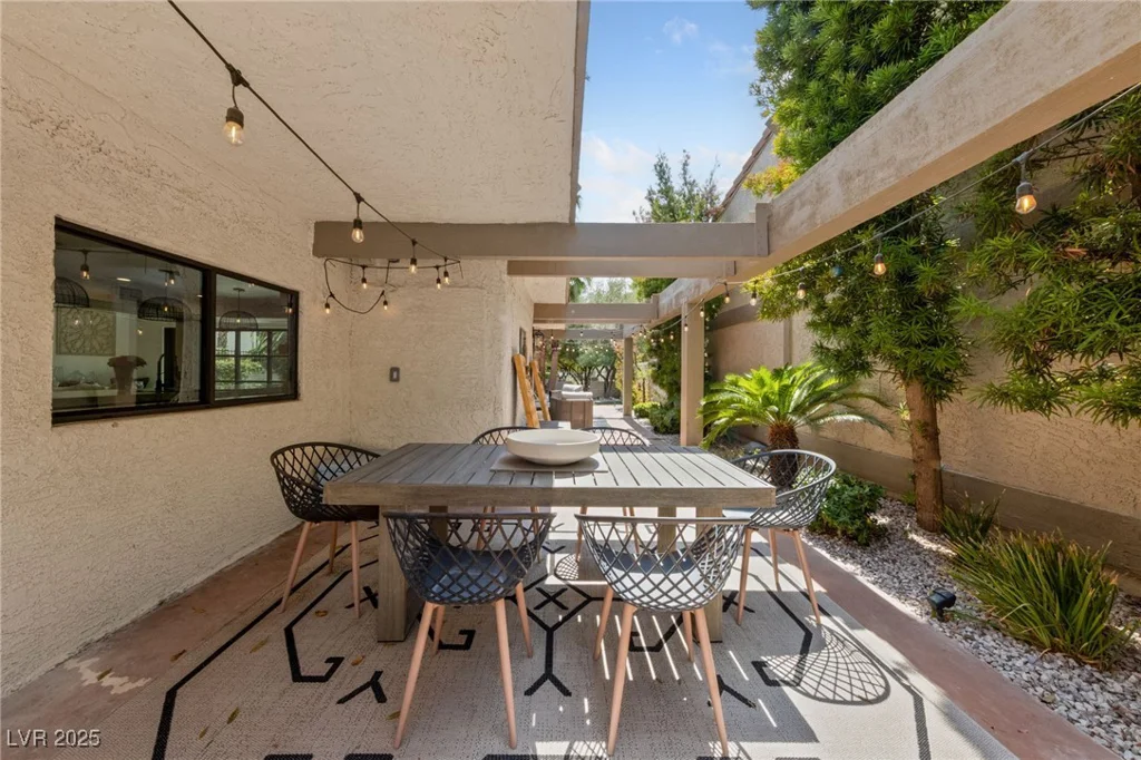 3021 Plaza De Monte, Las Vegas, NV 89102