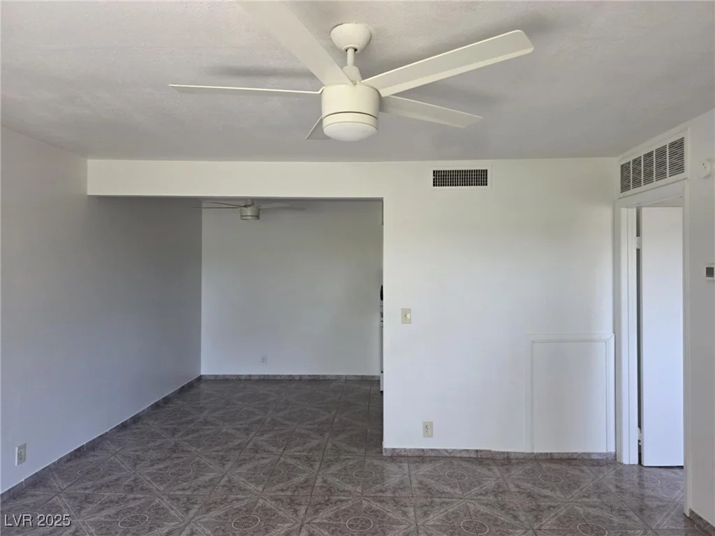 575 Royal Crest, Las Vegas, NV 89169
