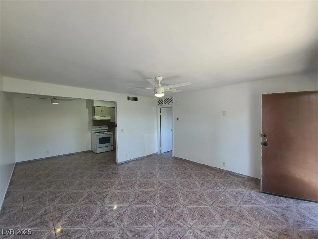 575 Royal Crest, Las Vegas, NV 89169