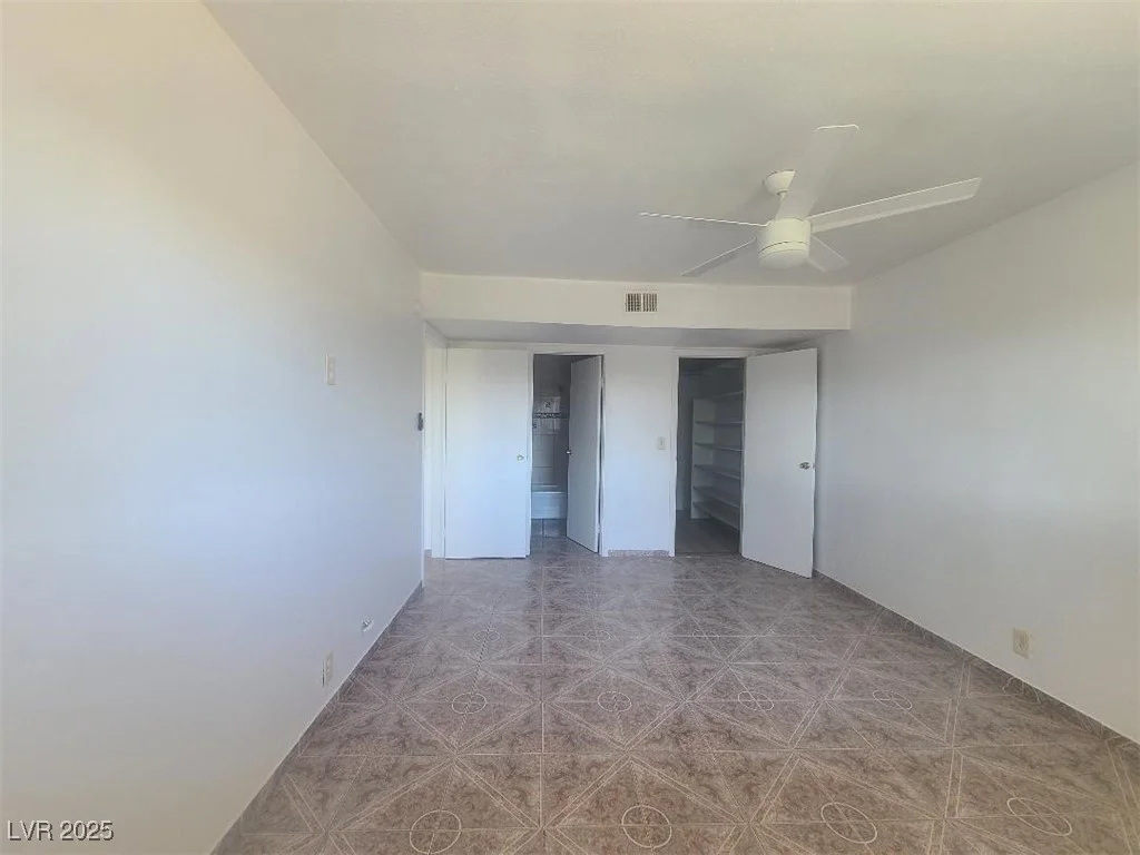 575 Royal Crest, Las Vegas, NV 89169
