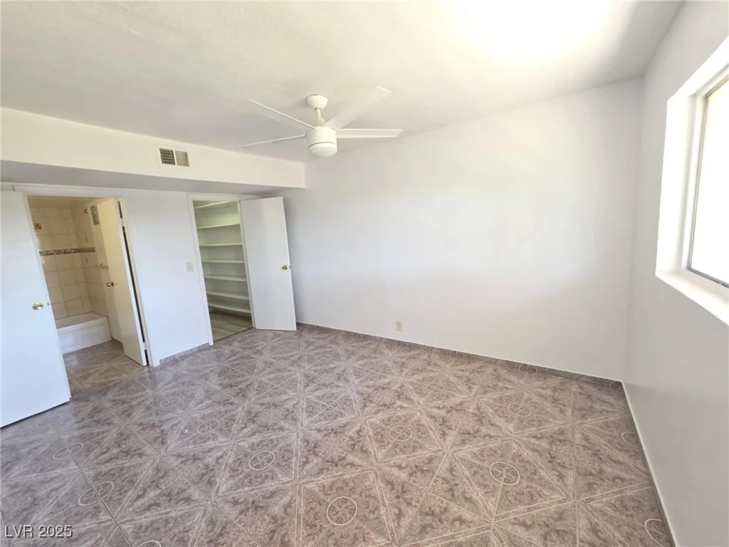 575 Royal Crest, Las Vegas, NV 89169