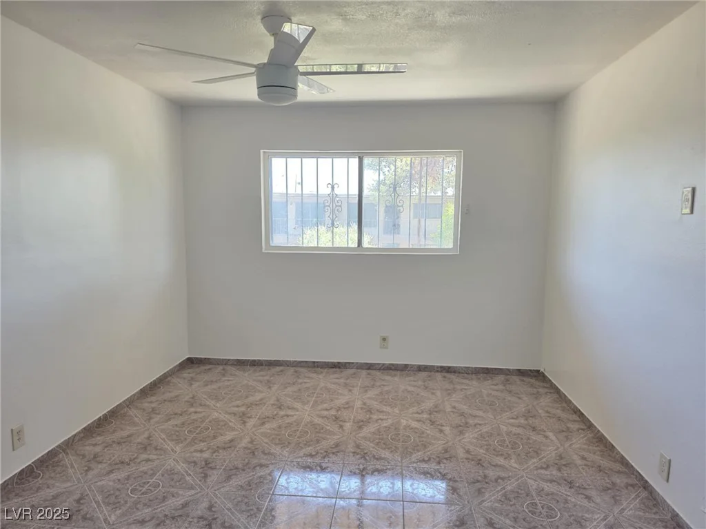 575 Royal Crest, Las Vegas, NV 89169