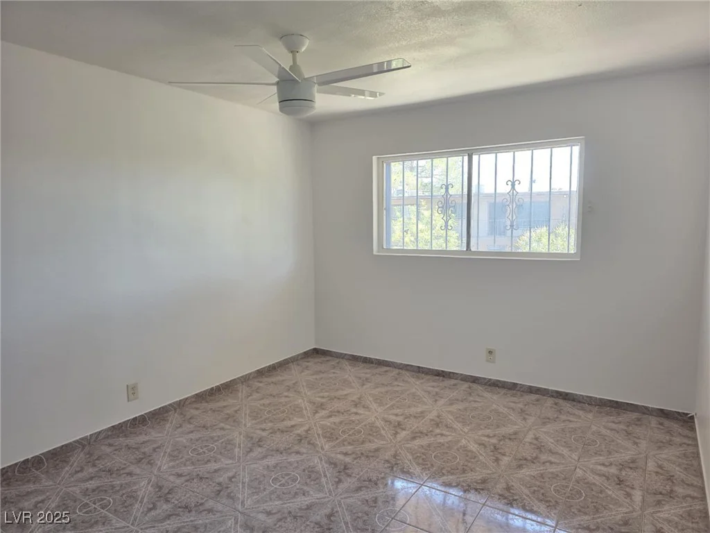 575 Royal Crest, Las Vegas, NV 89169