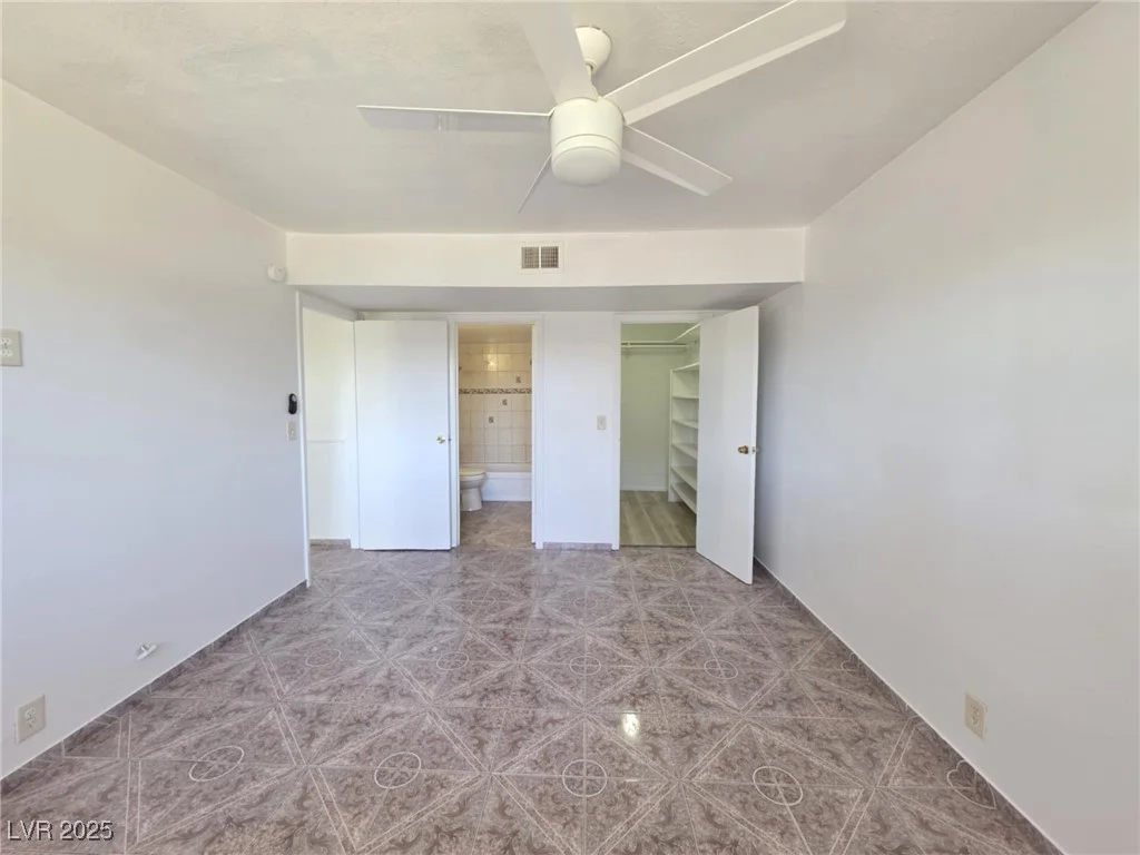 575 Royal Crest, Las Vegas, NV 89169