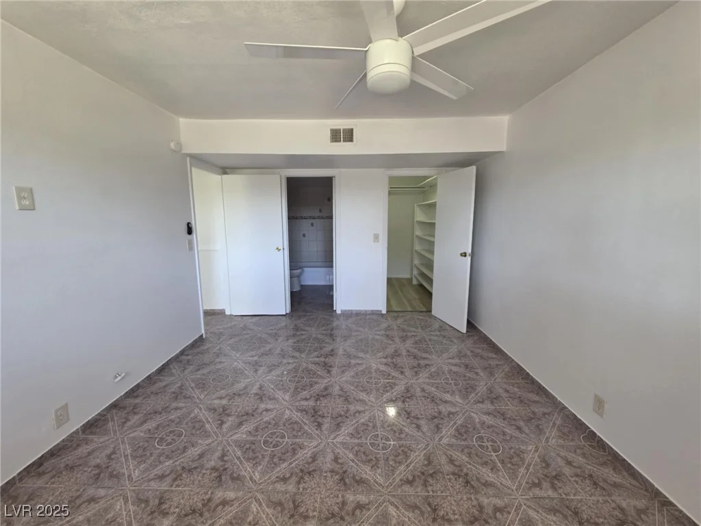 575 Royal Crest, Las Vegas, NV 89169