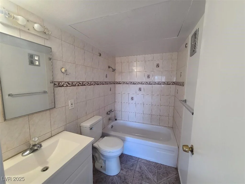 575 Royal Crest, Las Vegas, NV 89169