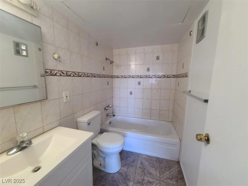 575 Royal Crest, Las Vegas, NV 89169