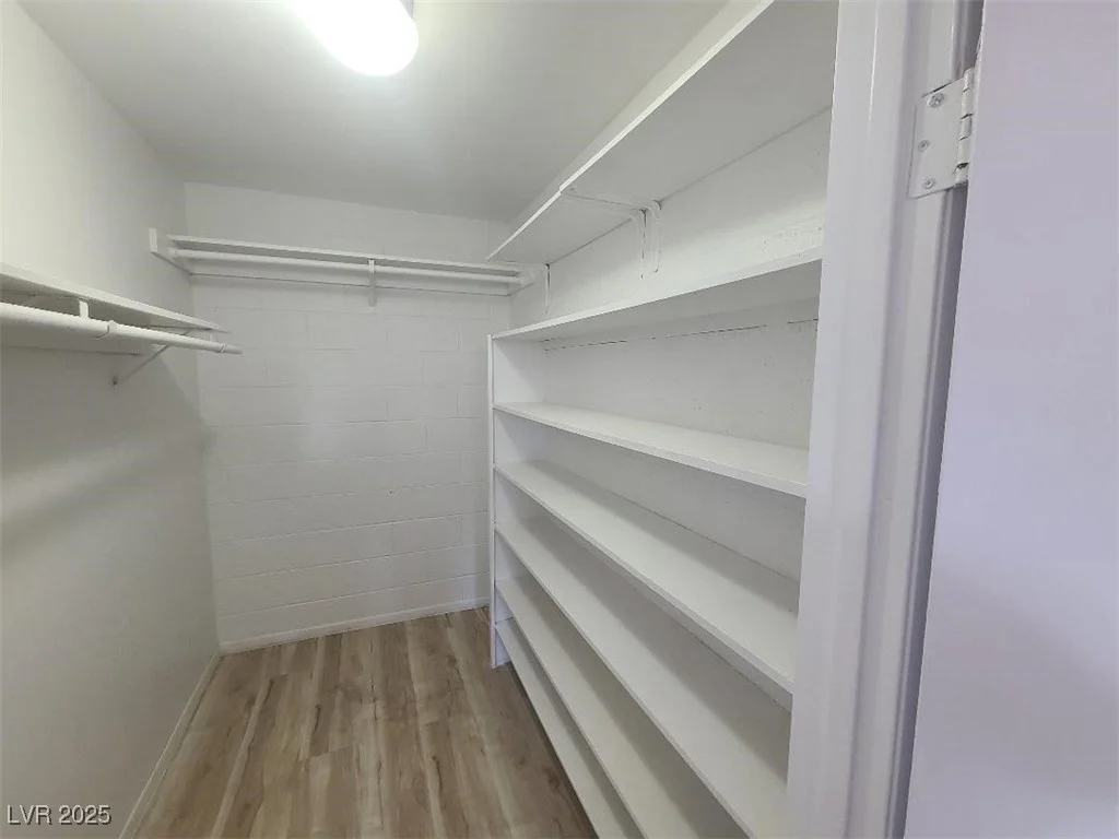 575 Royal Crest, Las Vegas, NV 89169