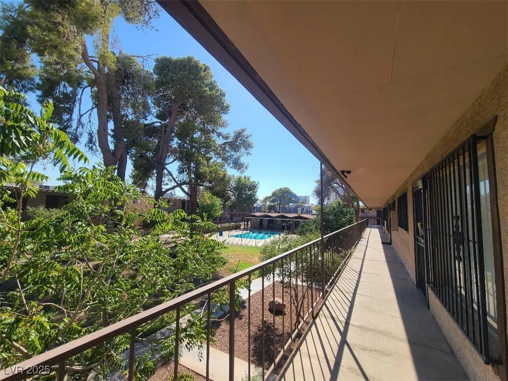 575 Royal Crest, Las Vegas, NV 89169