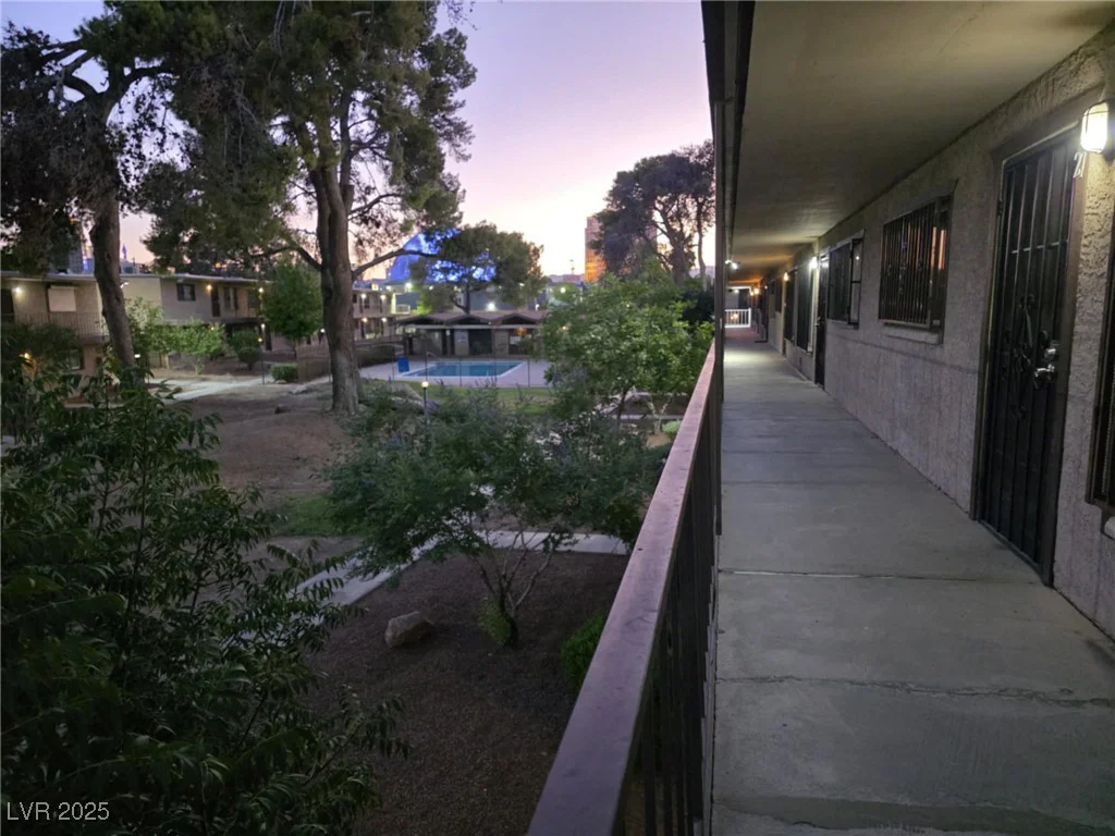 575 Royal Crest, Las Vegas, NV 89169