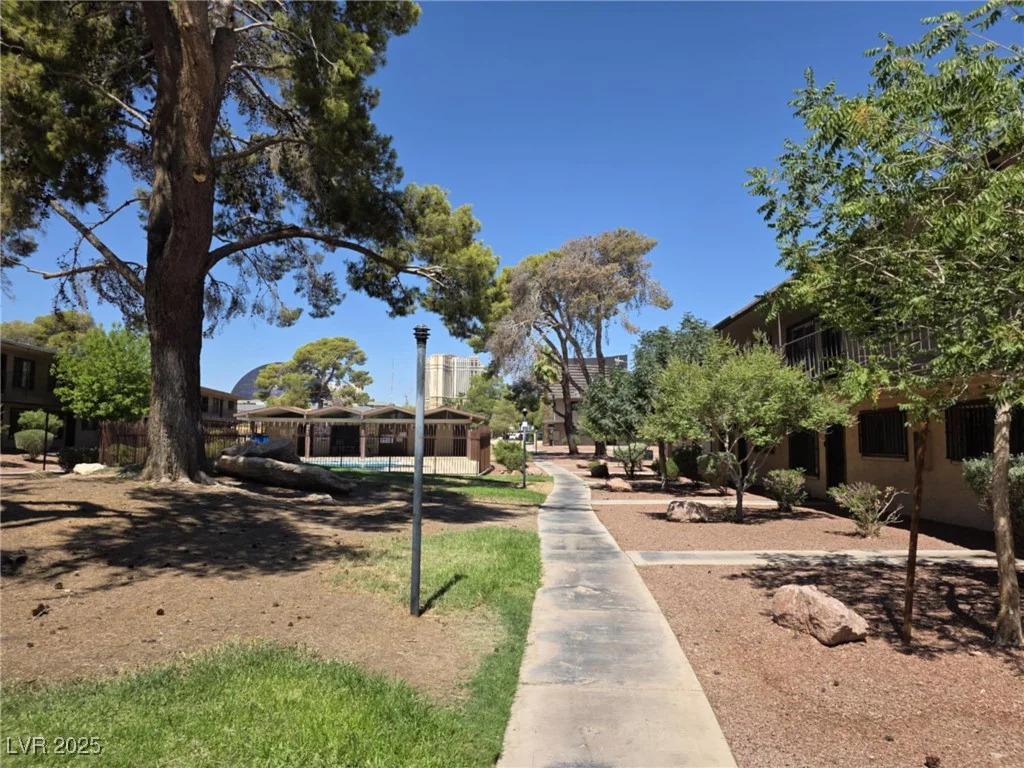 575 Royal Crest, Las Vegas, NV 89169