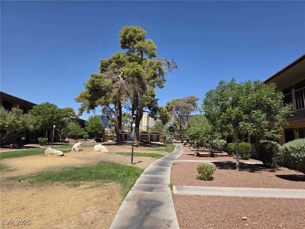 575 Royal Crest, Las Vegas, NV 89169