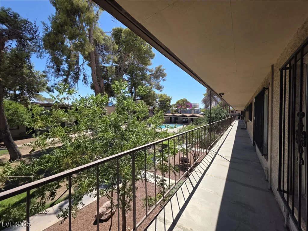 575 Royal Crest, Las Vegas, NV 89169