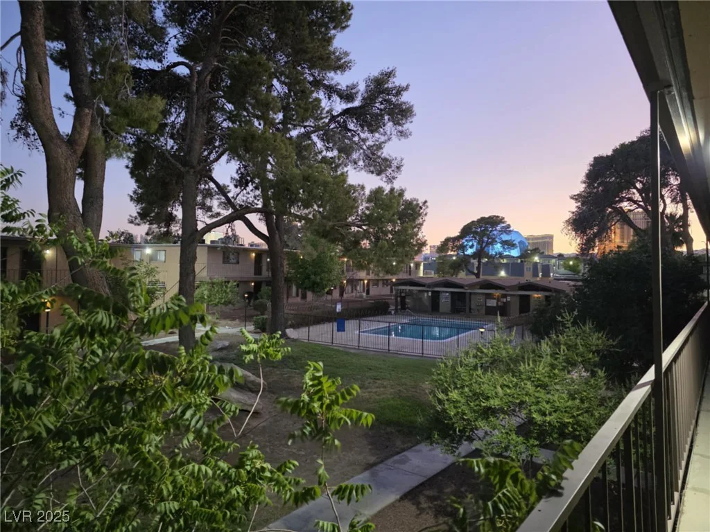 575 Royal Crest, Las Vegas, NV 89169