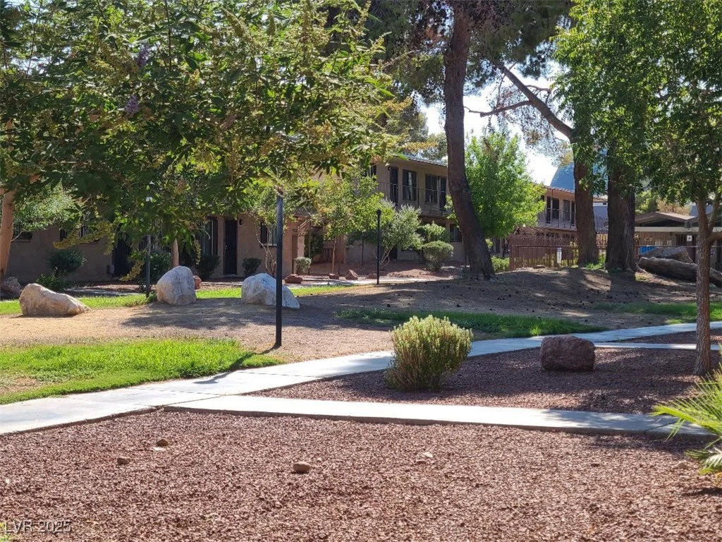 575 Royal Crest, Las Vegas, NV 89169