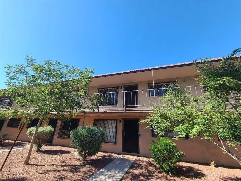 575 Royal Crest, Las Vegas, NV 89169