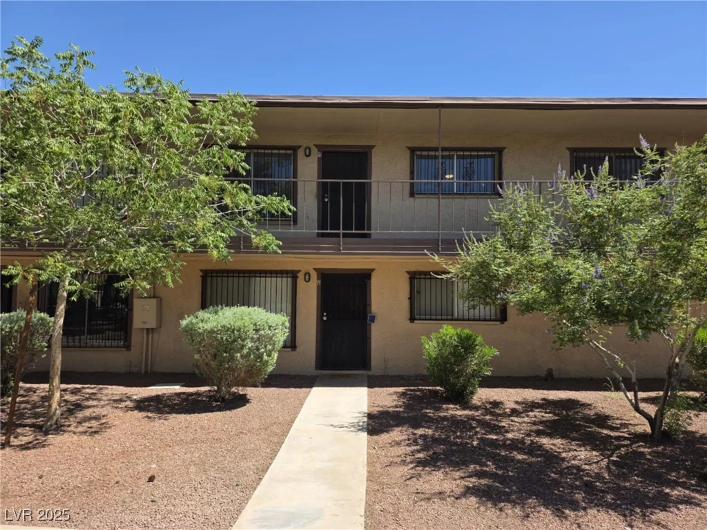 575 Royal Crest, Las Vegas, NV 89169