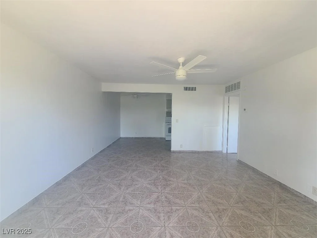 575 Royal Crest, Las Vegas, NV 89169