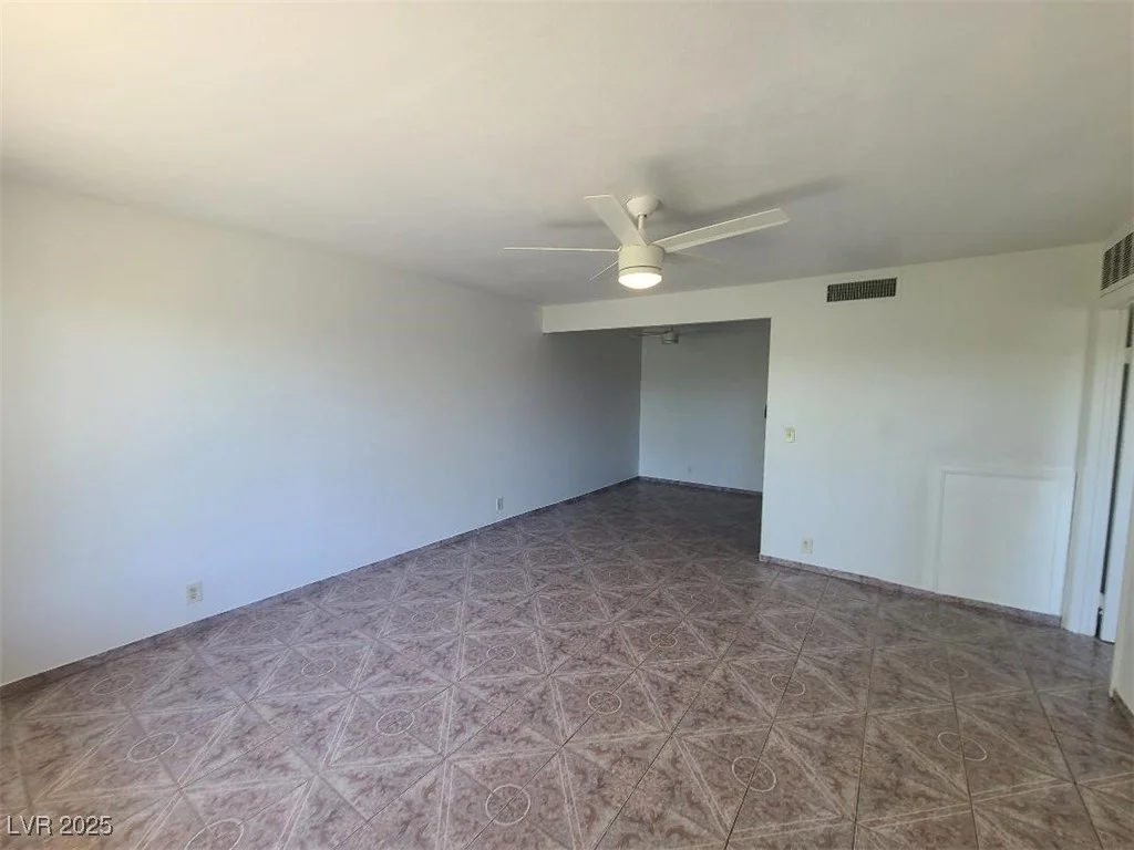 575 Royal Crest, Las Vegas, NV 89169
