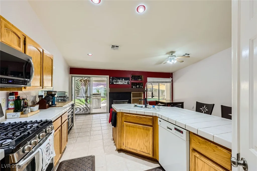 1905 Dakota Hills, Las Vegas, NV 89123