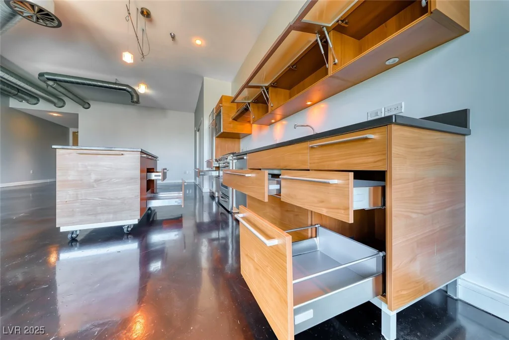200 Hoover, Las Vegas, NV 89101