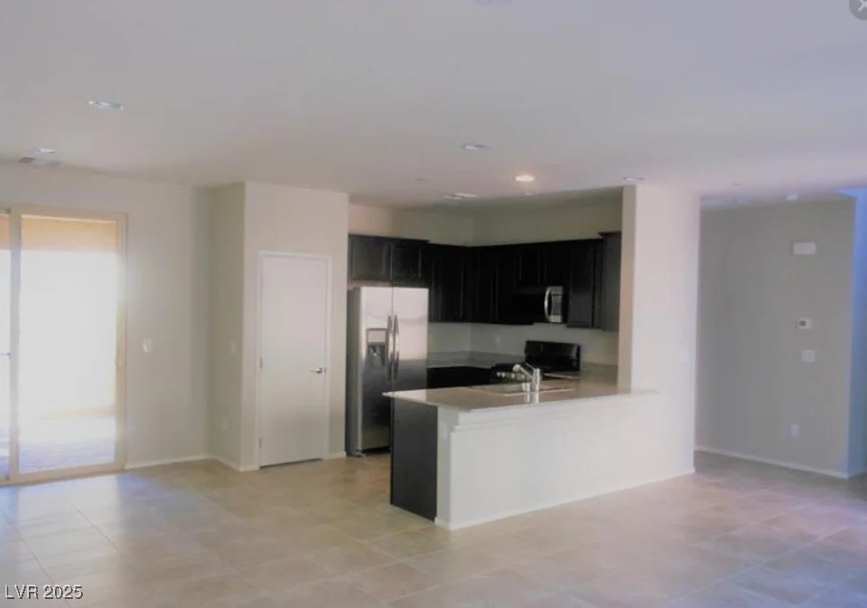 6176 Scarlet Leaf, Las Vegas, NV 89148