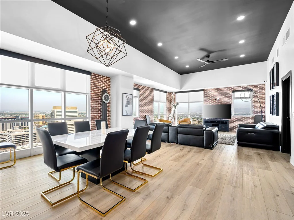150 Las Vegas, Las Vegas, NV 89101