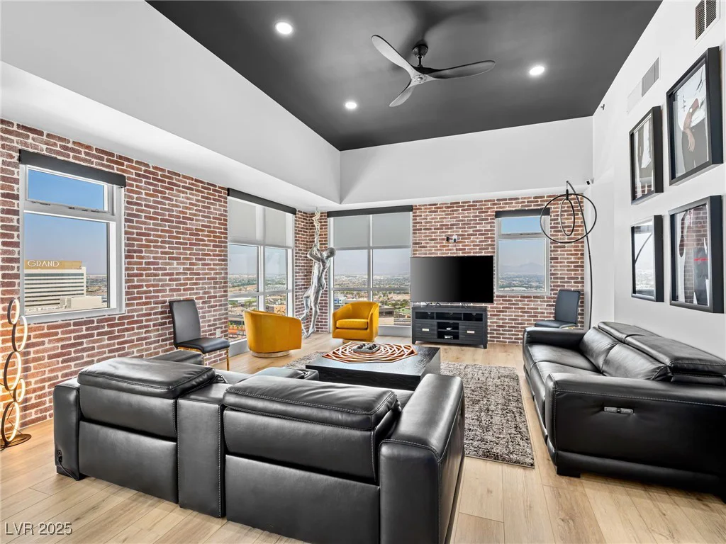 150 Las Vegas, Las Vegas, NV 89101