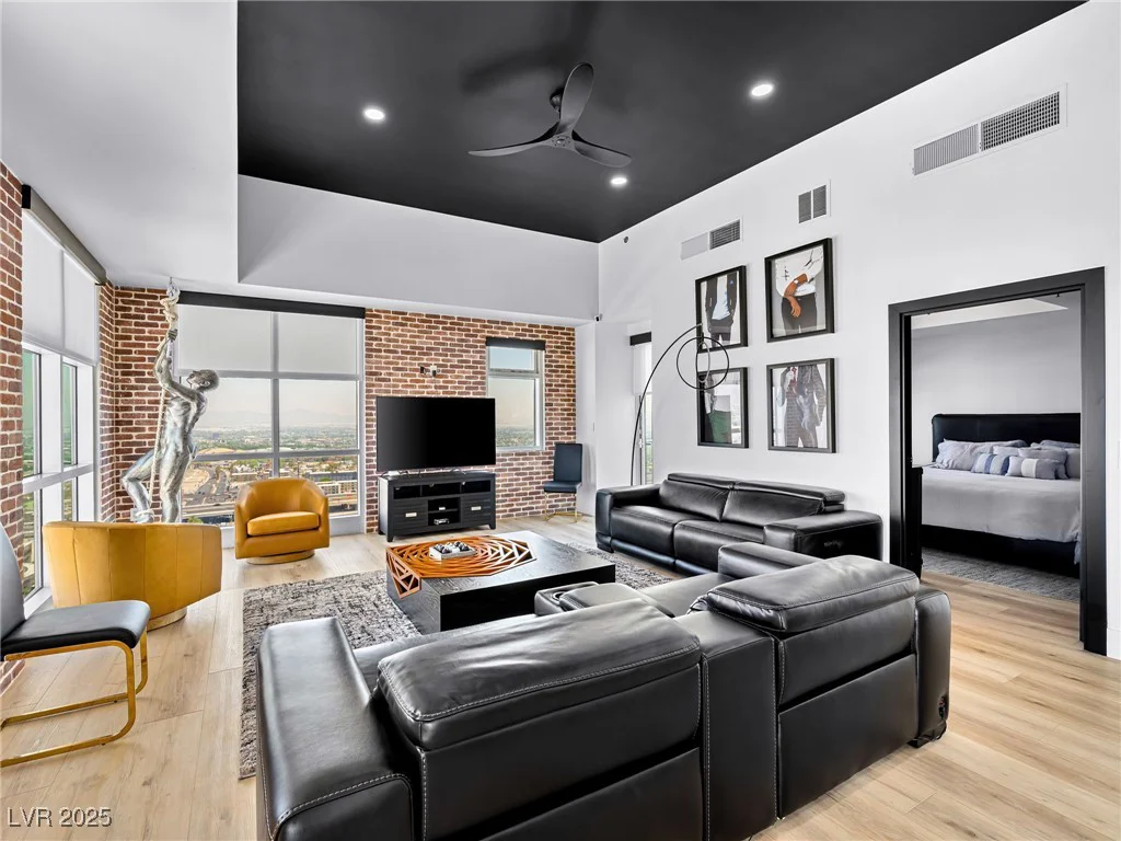 150 Las Vegas, Las Vegas, NV 89101