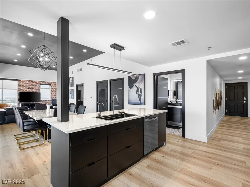 150 Las Vegas, Las Vegas, NV 89101