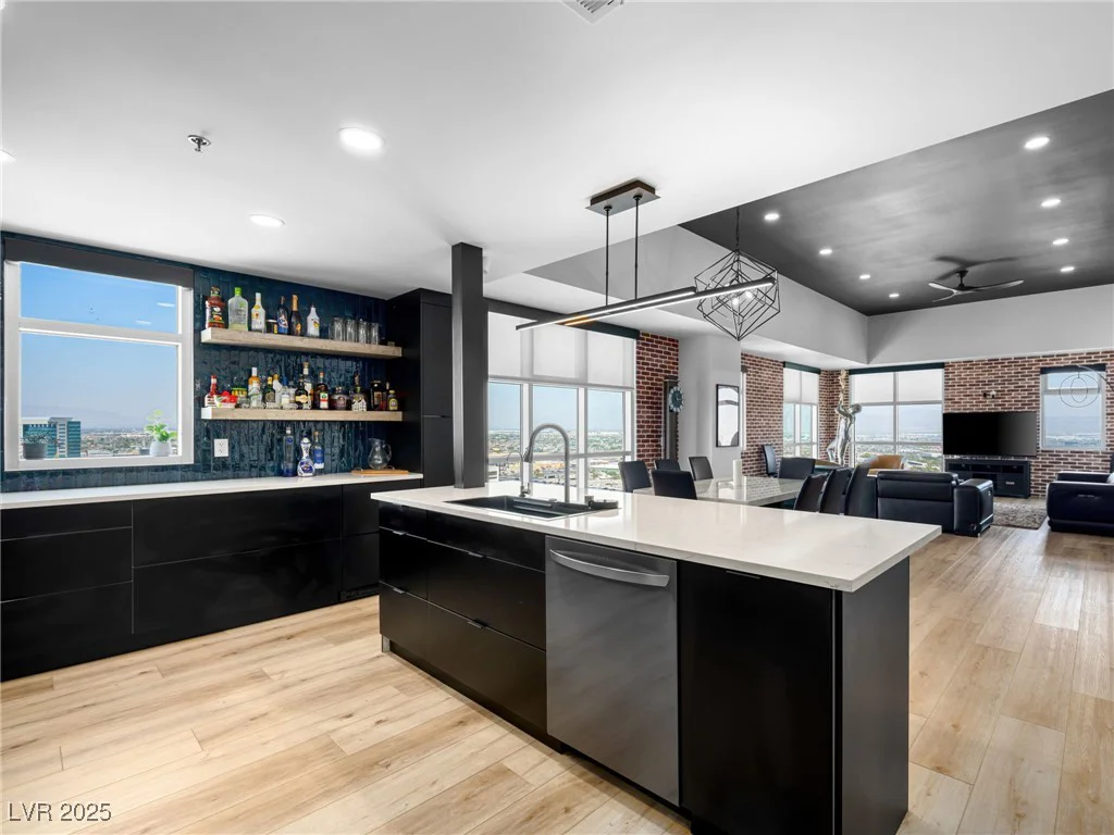 150 Las Vegas, Las Vegas, NV 89101