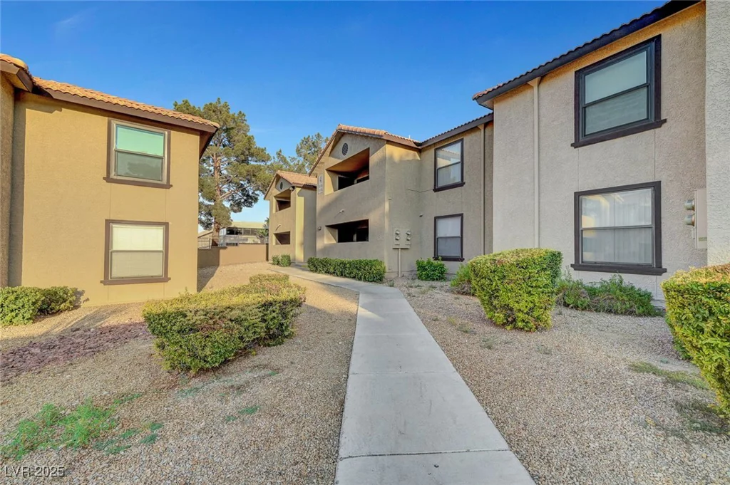 2451 Rainbow, Las Vegas, NV 89108