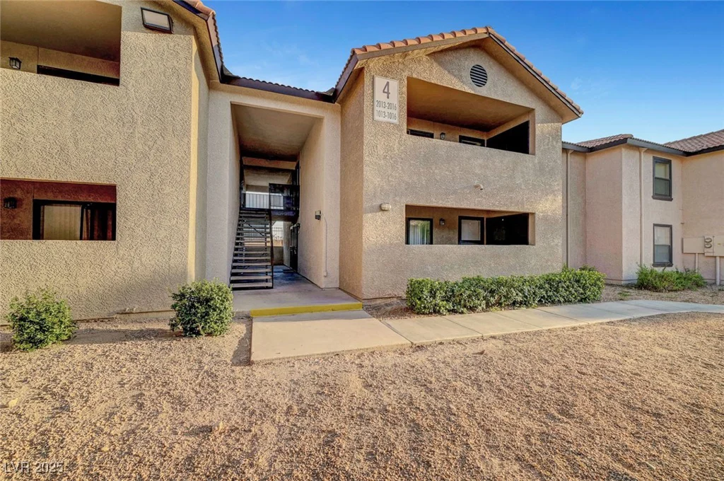 2451 Rainbow, Las Vegas, NV 89108
