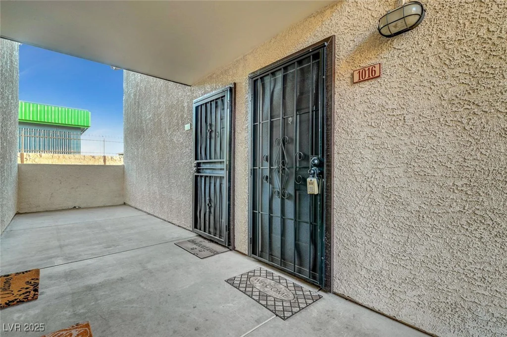 2451 Rainbow, Las Vegas, NV 89108
